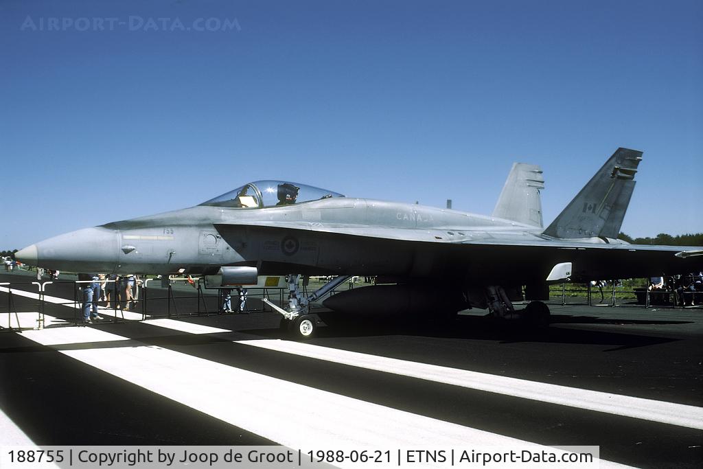 188755, McDonnell Douglas CF-188A Hornet C/N 384/A321, on the static of a very hot open house.