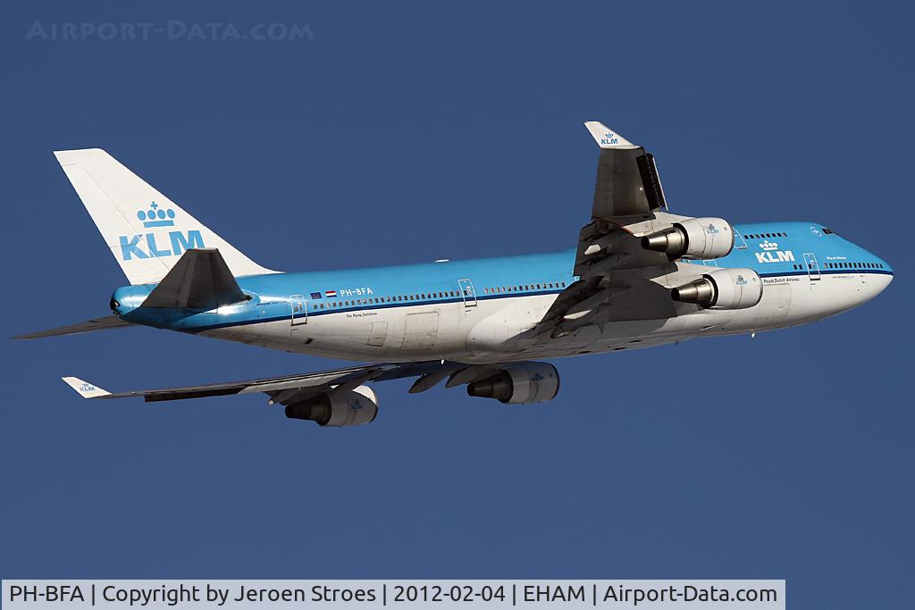 PH-BFA, 1989 Boeing 747-406 C/N 23999, rwy 09 departure