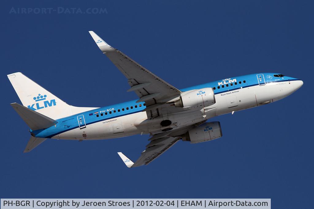 PH-BGR, 2011 Boeing 737-7K2 C/N 39446, see the pilot looking backwards. missing something?
