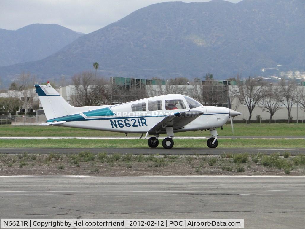 N6621R, 1974 Beech C23 Sundowner 180 C/N M-1606, Taxiing on taxiway Sierra towards runway 26L