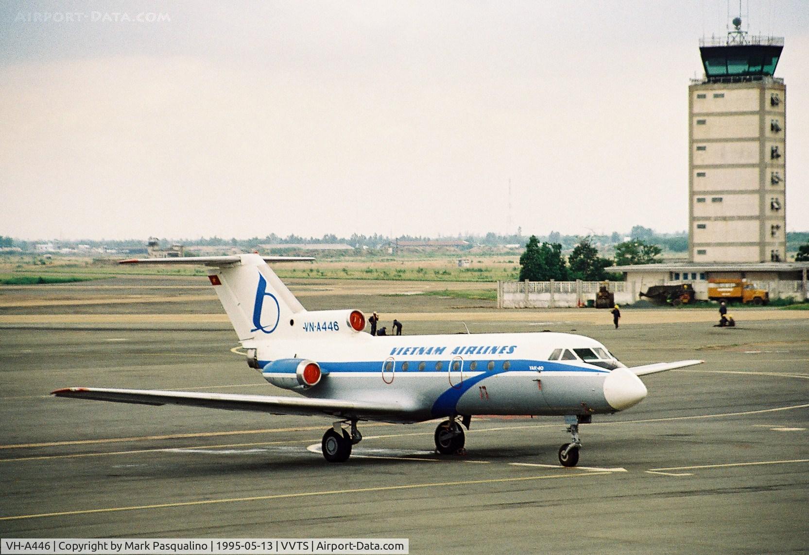 VH-A446, Yakovlev Yak-40 C/N 9631748, YAK-40