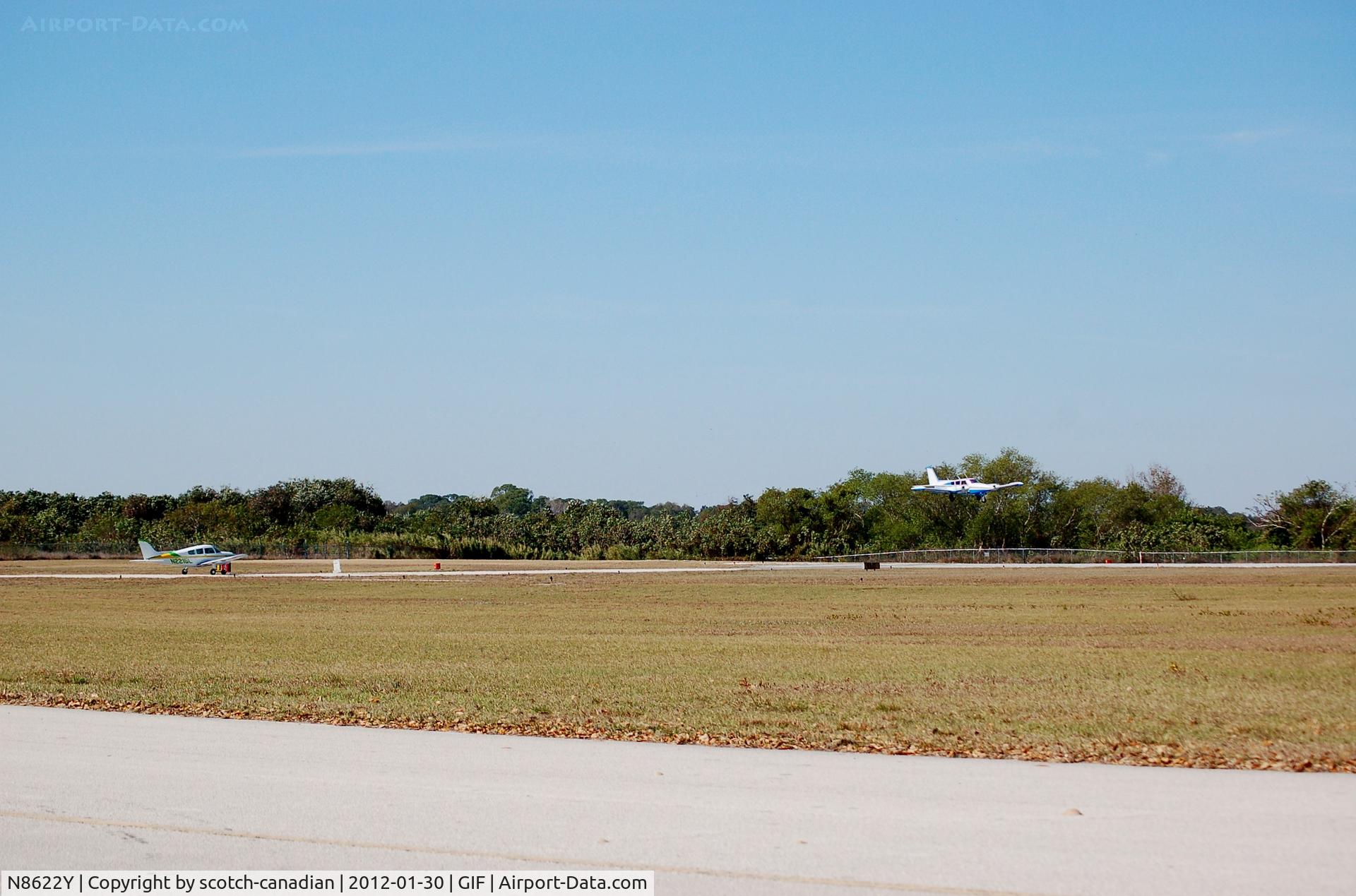 N8622Y, 1968 Piper PA-30 Twin Comanche C/N 30-1763, 1968 Piper PA-30 N8622Y and 1977 Beech C23 Sundowner N2215L at Gilbert Airport, Winter Haven, FL