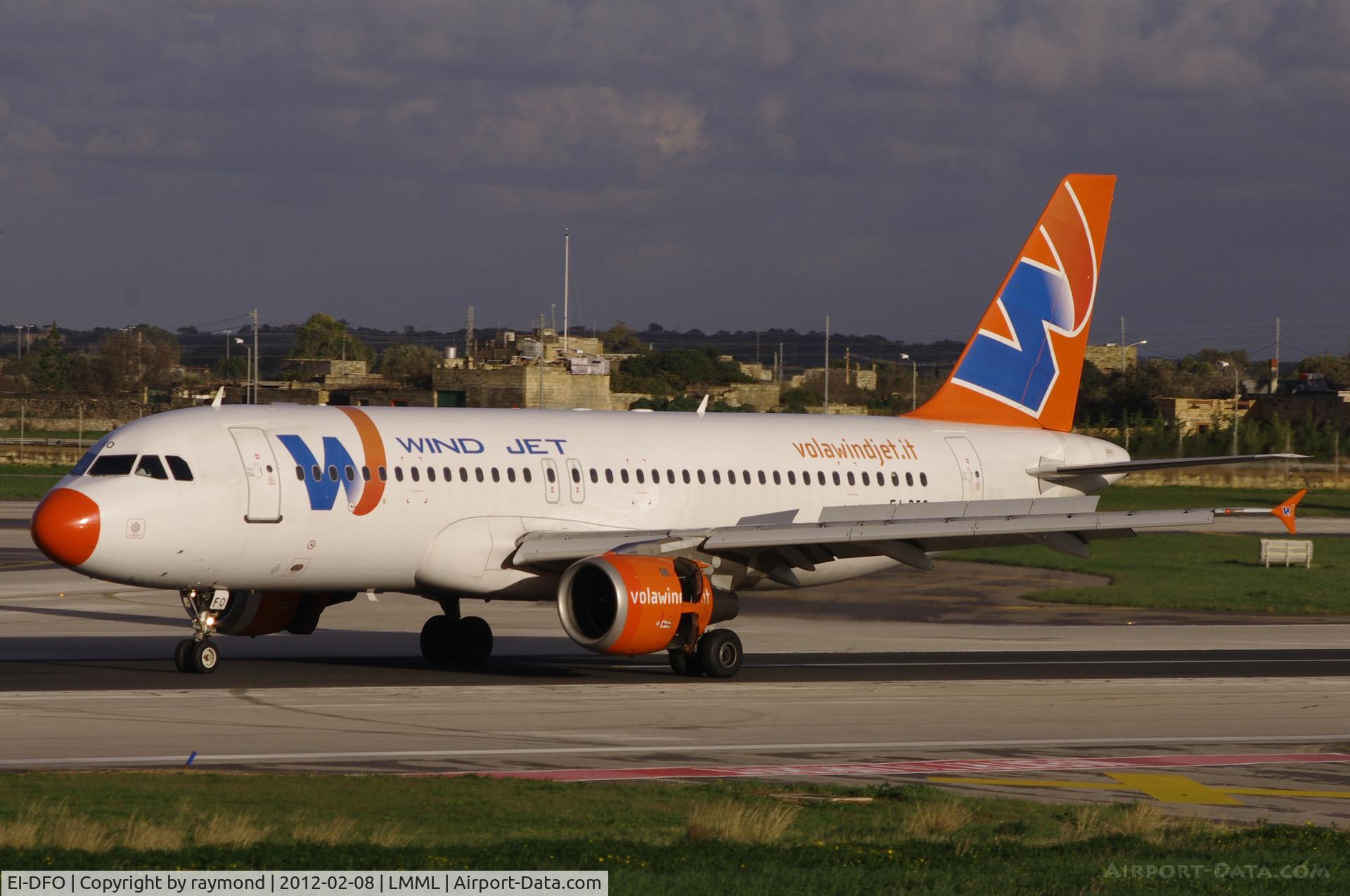 EI-DFO, 1992 Airbus A320-211 C/N 0371, A320 EI-DFO of Windjet landing in Malta.