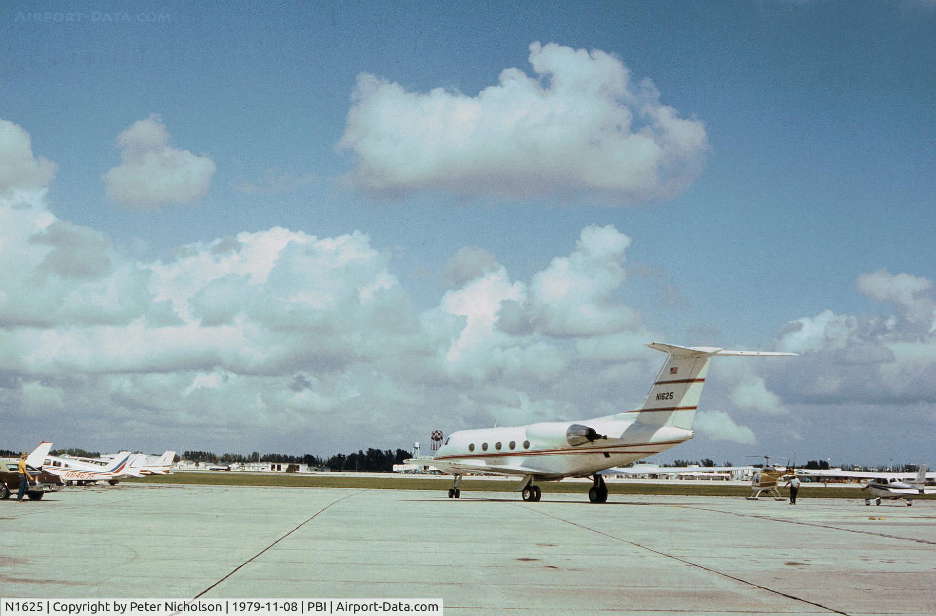 N1625, 1974 Gulfstream Aerospace G1159B C/N 154, Gulfstream II of Texaco Incorporated as seen at Palm Beach in November 1979.