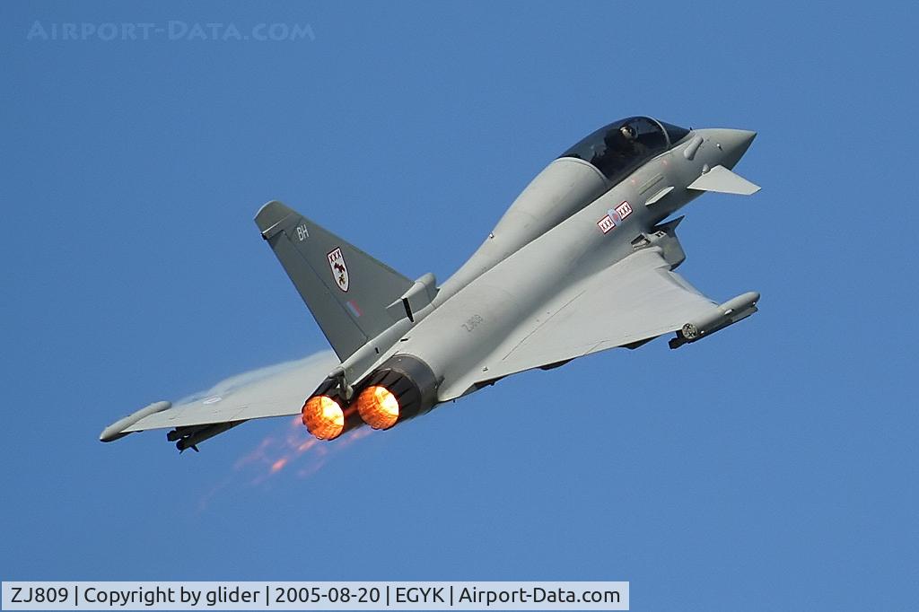 ZJ809, Eurofighter EF-2000 Typhoon T1 C/N 0032/BT010, Stealing the show!