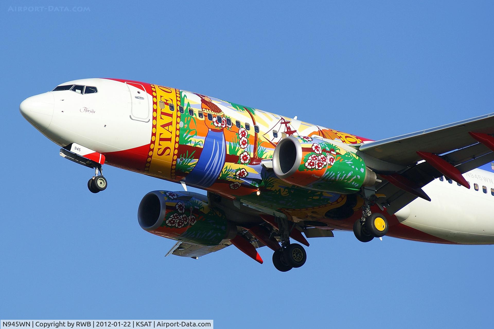 N945WN, 2010 Boeing 737-7H4 C/N 36660, On approach 30R