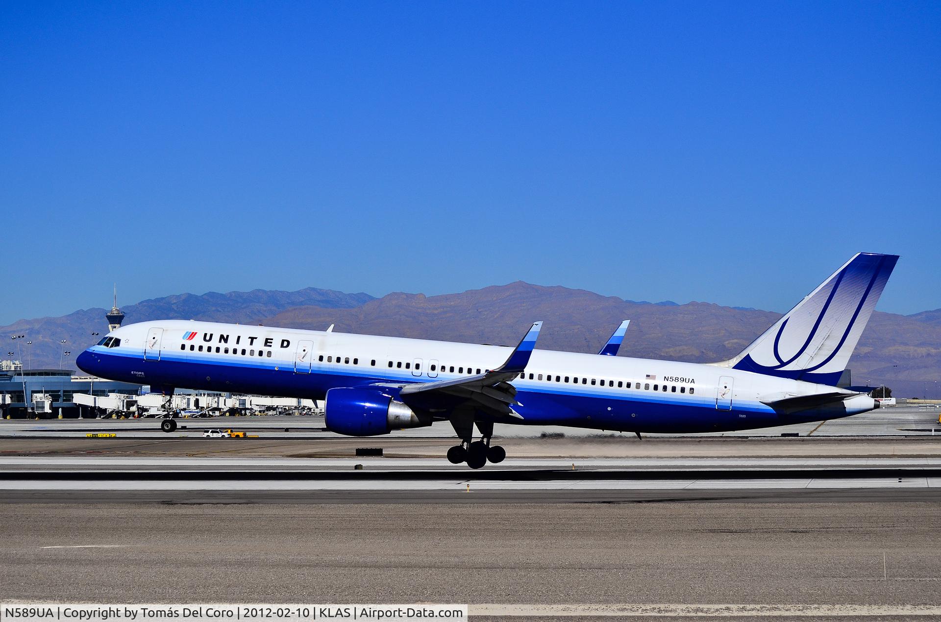 N589UA, 1997 Boeing 757-222 C/N 28707, N589UA United Airlines 1997 Boeing 757-222 (cn 28707/773)

- Las Vegas - McCarran International (LAS / KLAS)
USA - Nevada, February 10, 2012
Photo: Tomás Del Coro