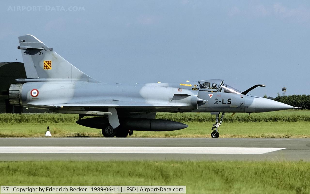 37, Dassault Mirage 2000C C/N 37, taxying to the flightline