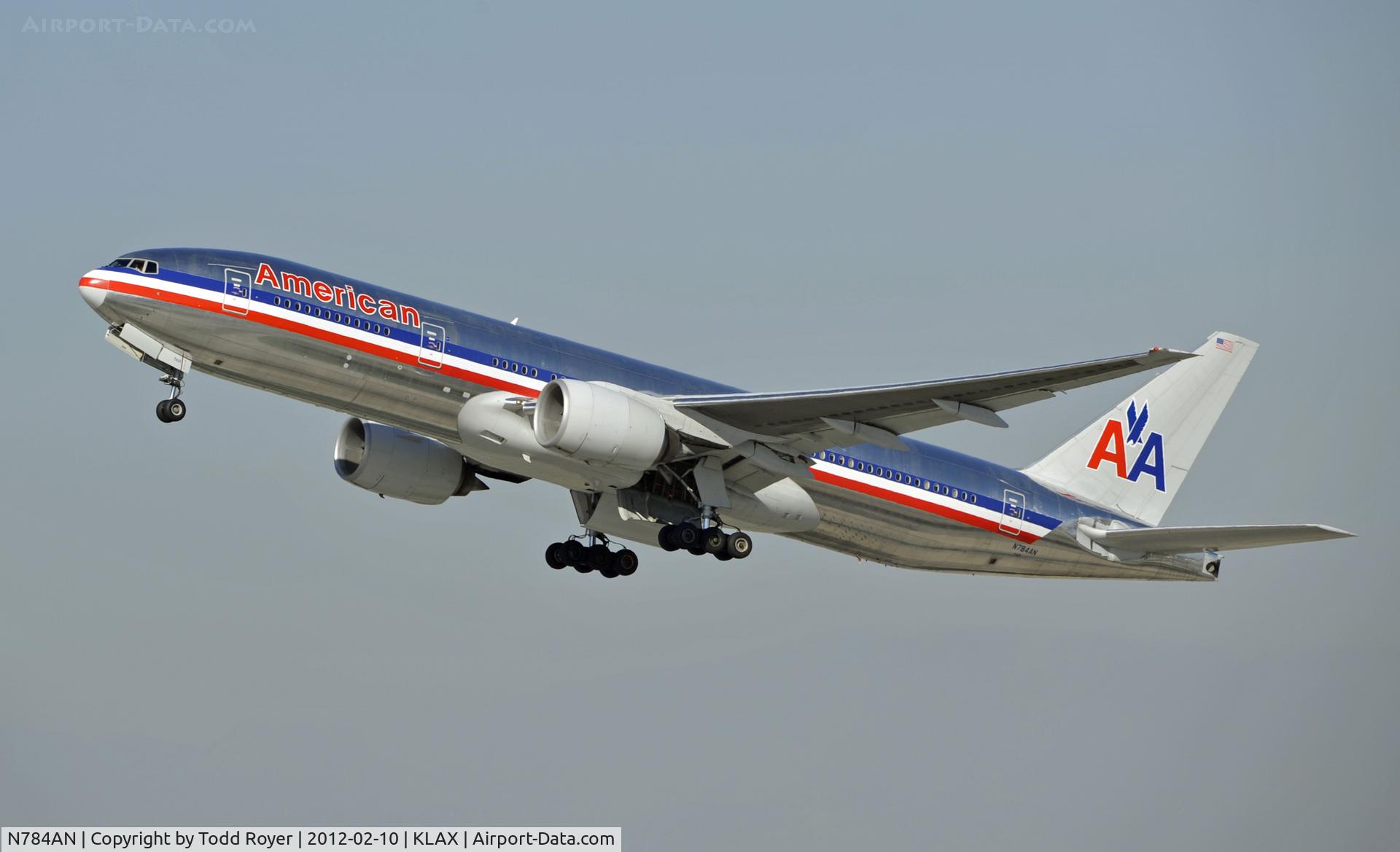 N784AN, 2000 Boeing 777-223 C/N 29588, Departing LAX on 25R