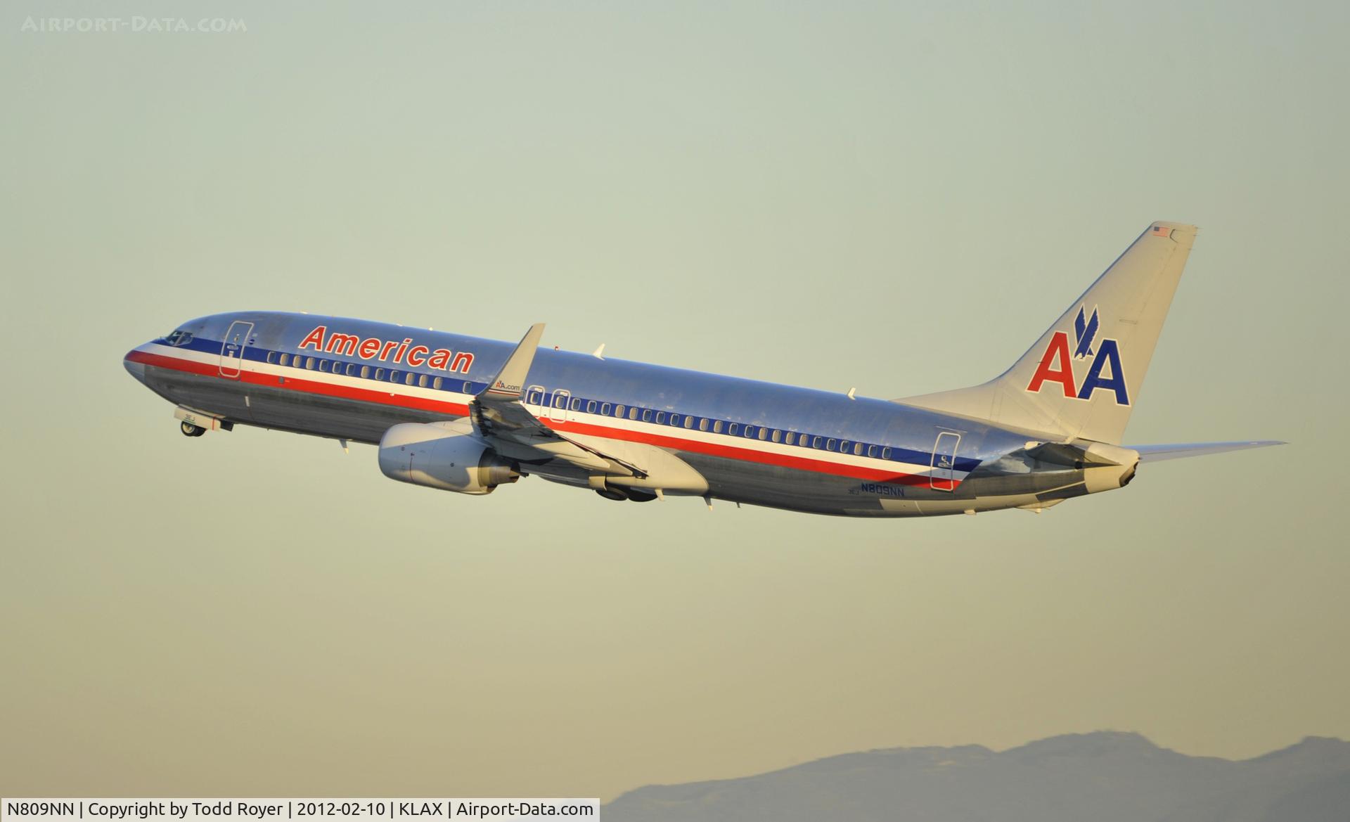 N809NN, 2009 Boeing 737-823 C/N 33519, Departing LAX on 25R