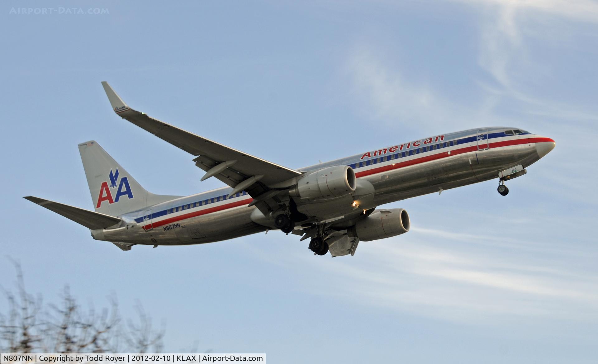 N807NN, 2009 Boeing 737-823 C/N 31077, Arriving at LAX on 24R