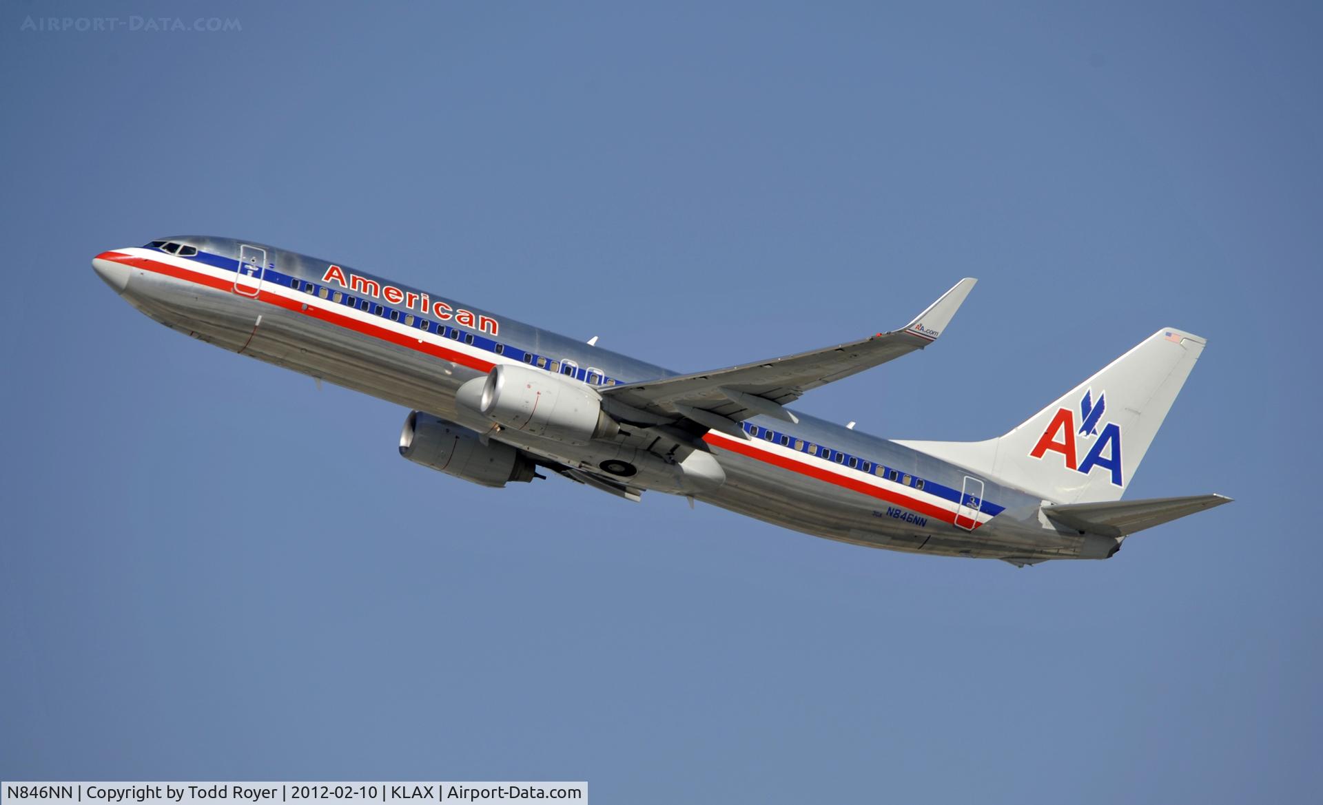 N846NN, 2010 Boeing 737-823 C/N 31101, Departing LAX on 25R