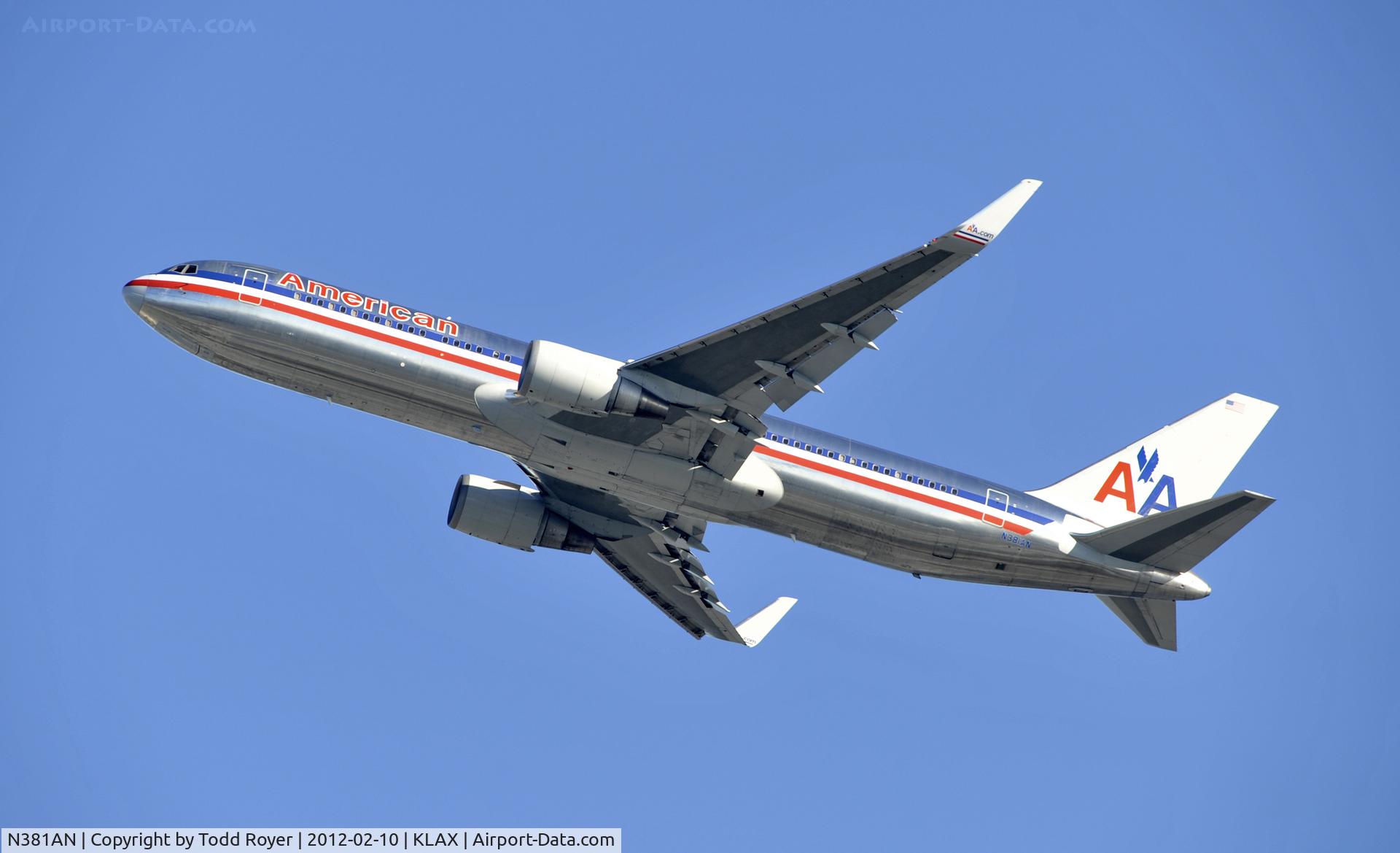 N381AN, 1993 Boeing 767-323 C/N 25450, Departing LAX on 25R