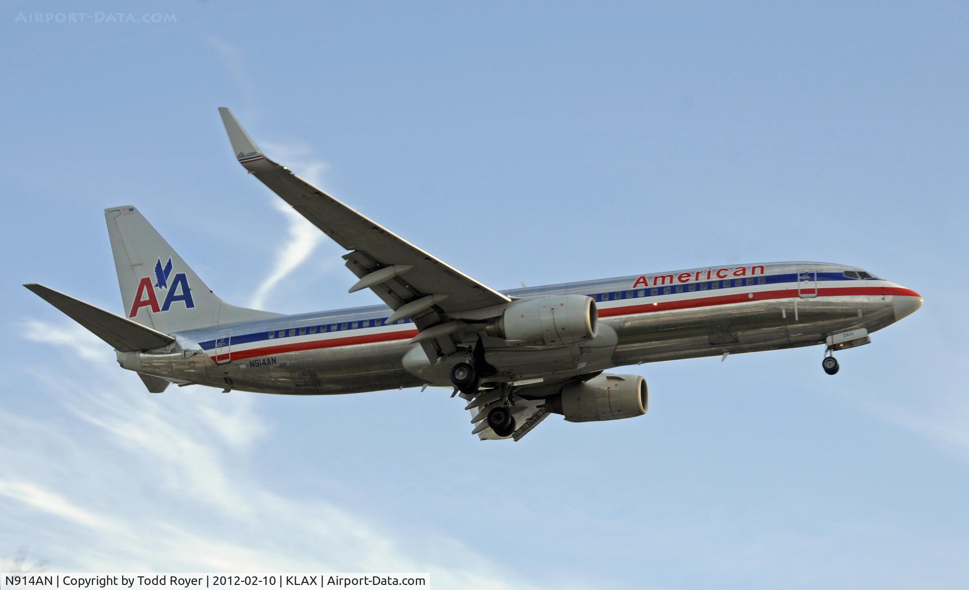 N914AN, 1999 Boeing 737-823 C/N 29515, Arriving at LAX on 24R