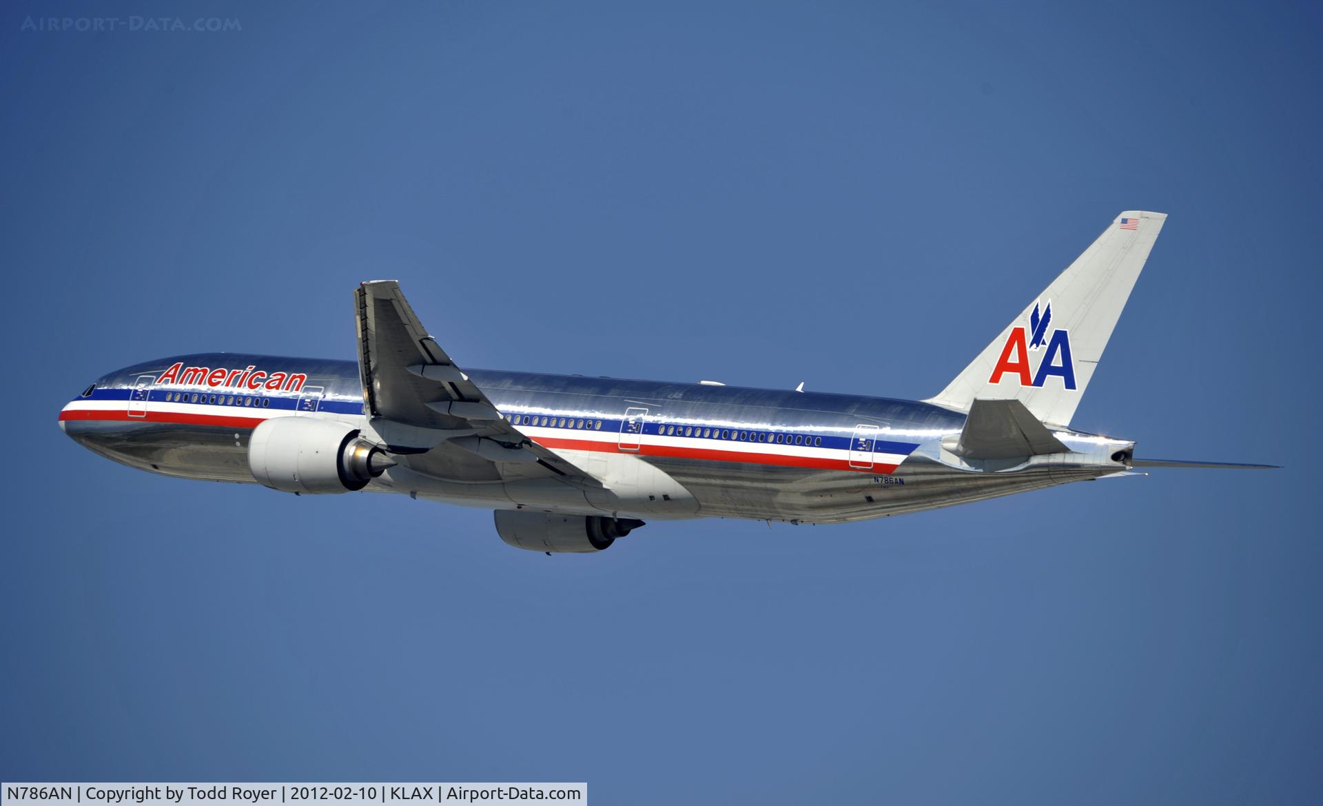 N786AN, 2000 Boeing 777-223 C/N 30250, Departing LAX on 25R