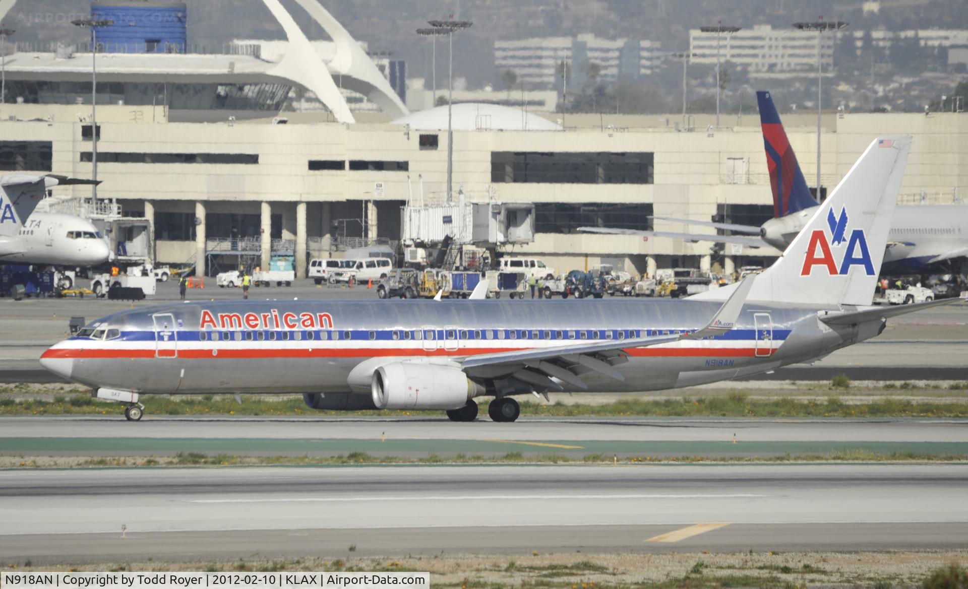 N918AN, 1999 Boeing 737-823 C/N 29519, Just arrived at LAX on 25L