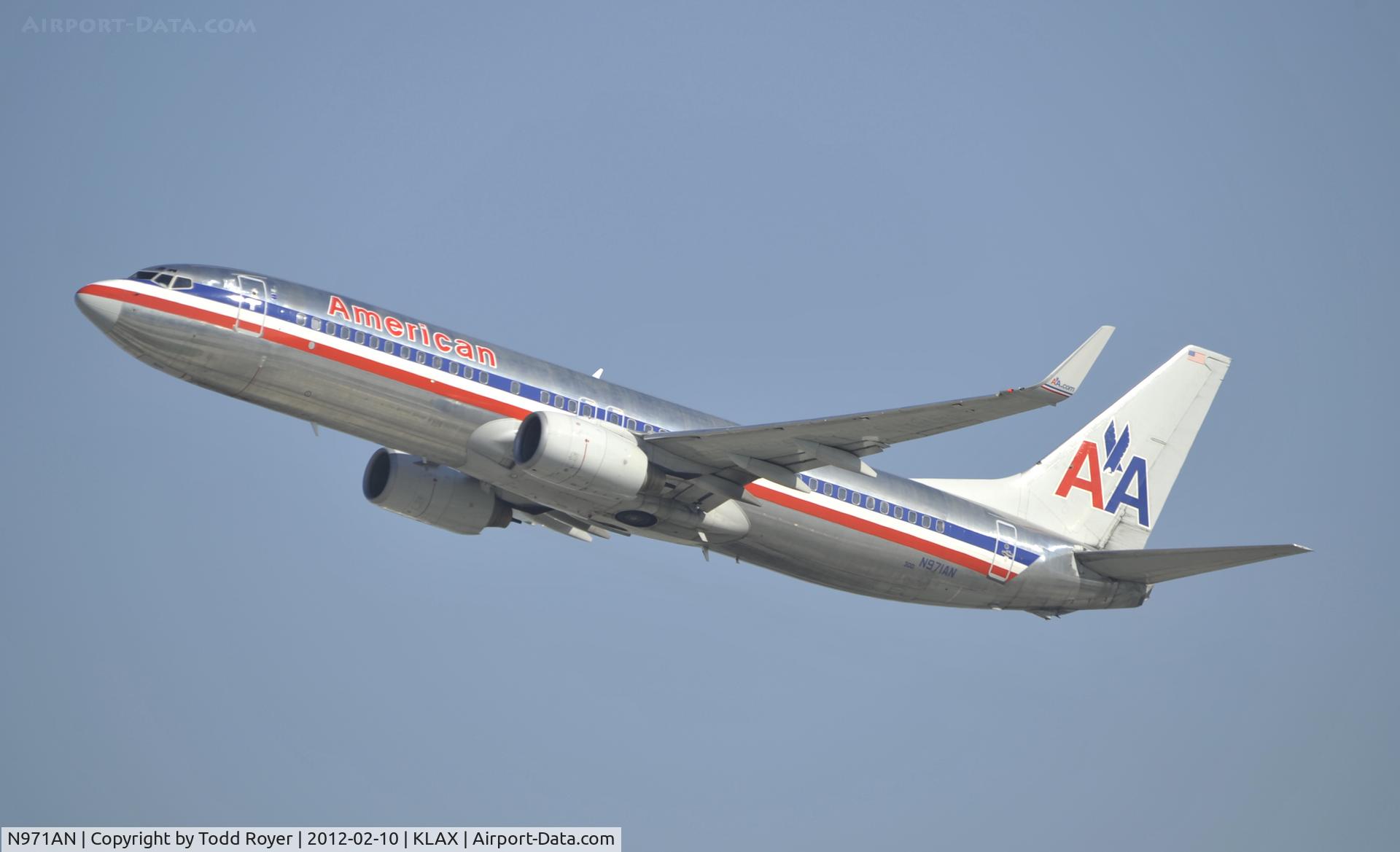 N971AN, 2001 Boeing 737-823 C/N 29547, Departing LAX on 25R