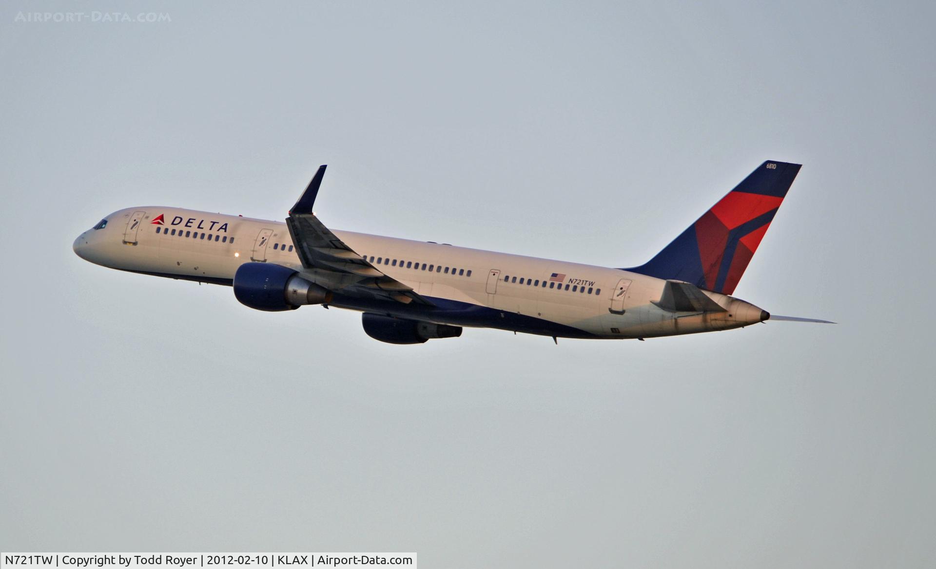N721TW, 1999 Boeing 757-231 C/N 29954, Departing LAX on 25R