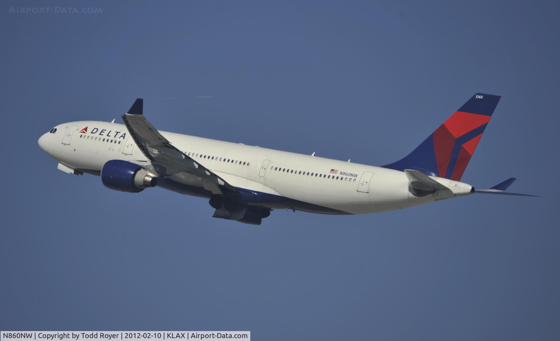 N860NW, 2006 Airbus A330-223 C/N 778, Departing LAX on 25R