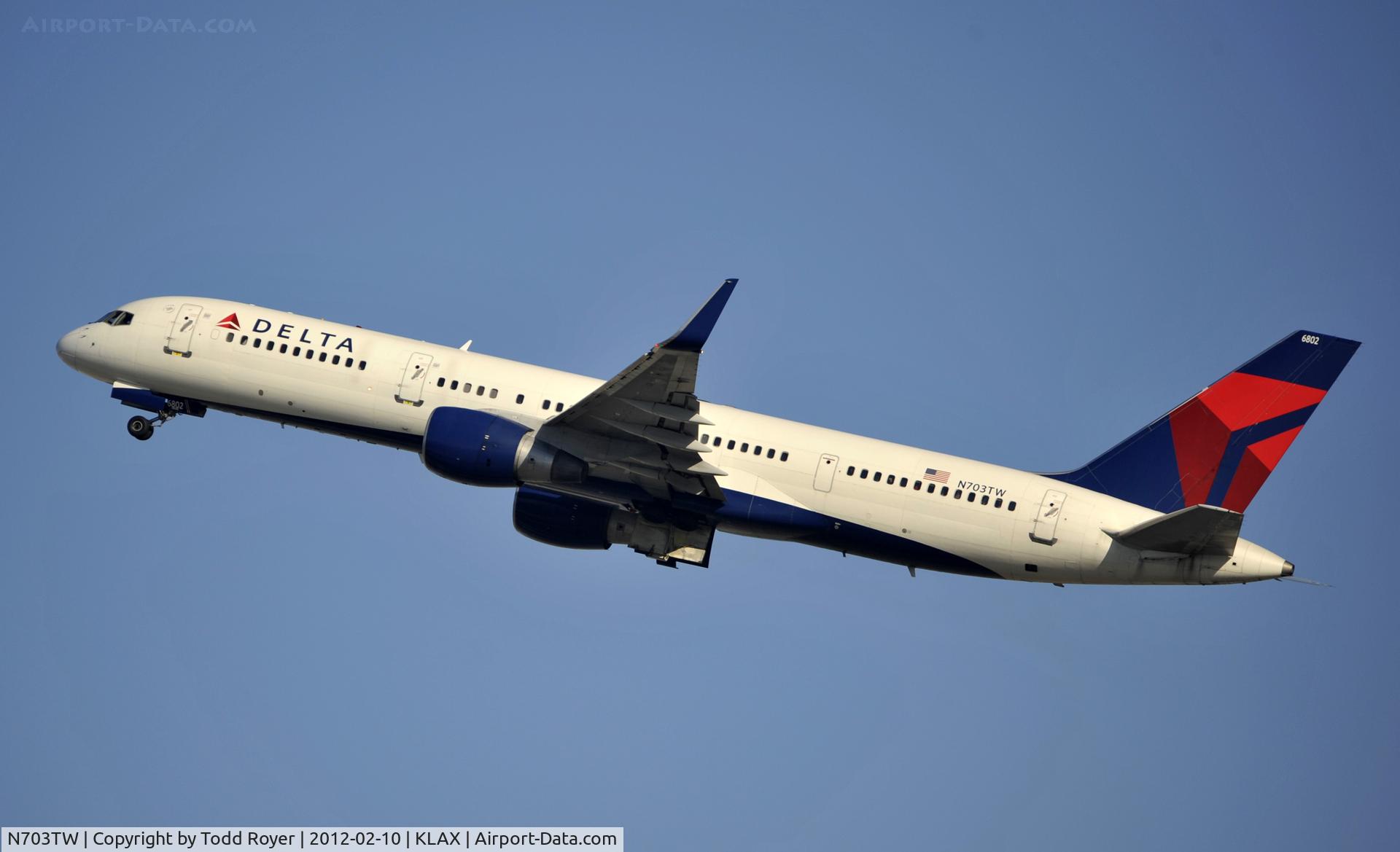 N703TW, 1996 Boeing 757-2Q8 C/N 27620, Departing LAX on 25R