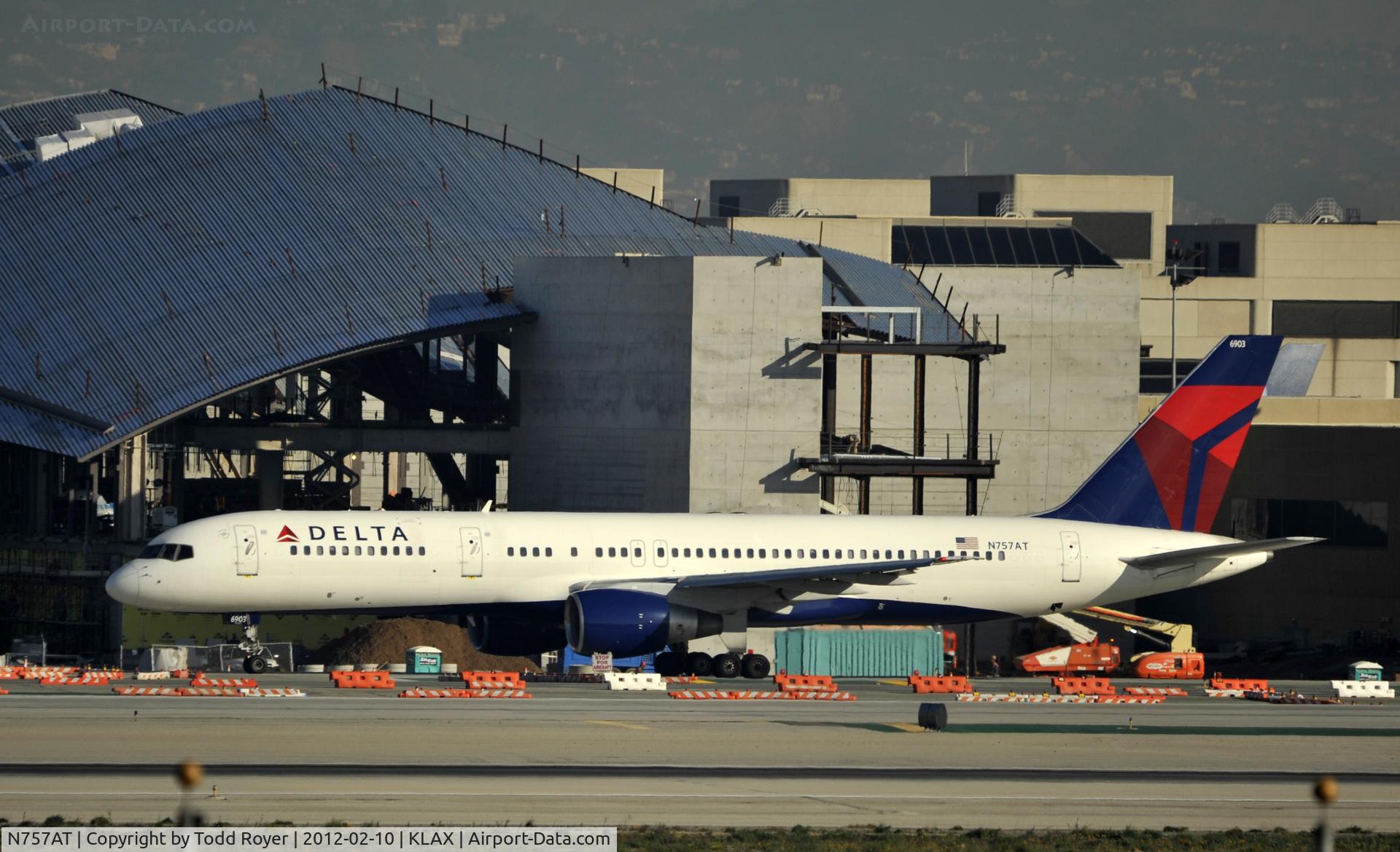 N757AT, 1984 Boeing 757-212 C/N 23127, Taxiing for Departure