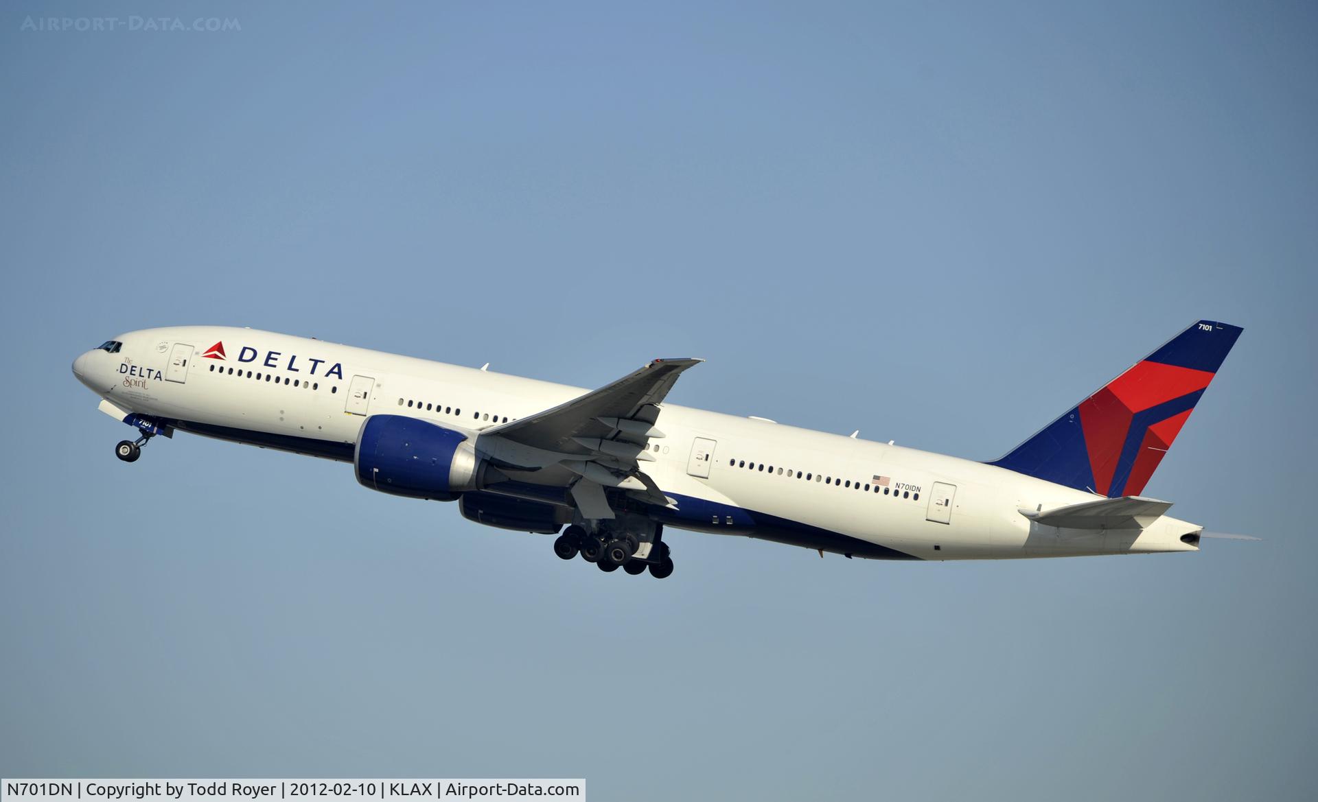N701DN, 2008 Boeing 777-232/LR C/N 29740, Departing LAX on 25R