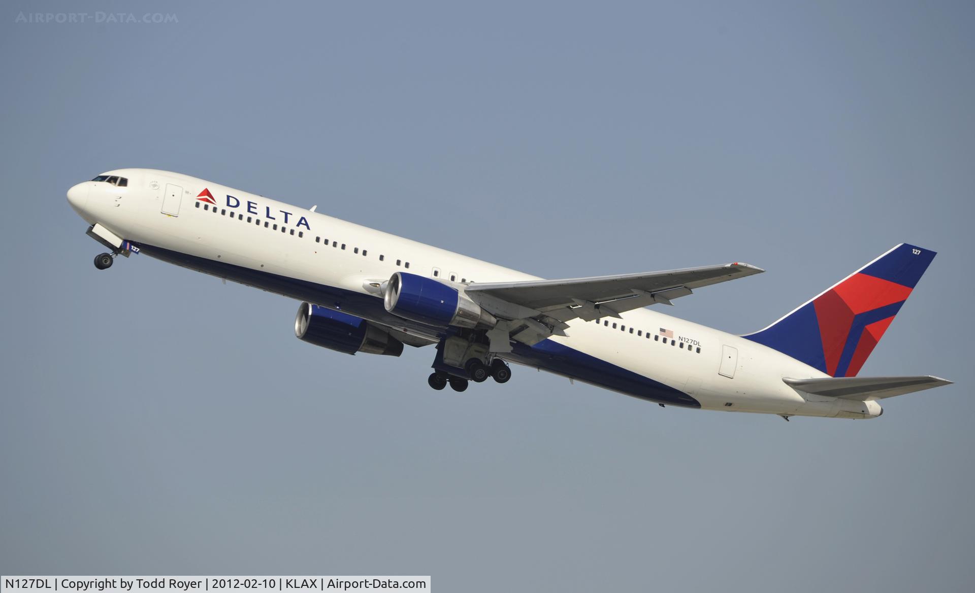 N127DL, 1988 Boeing 767-332 C/N 24077, Departing LAX on 25R