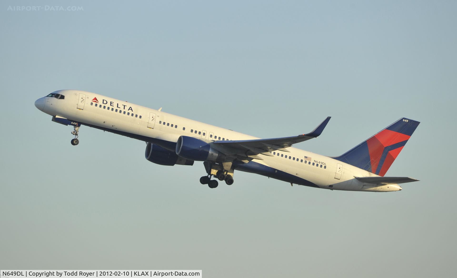 N649DL, 1989 Boeing 757-232 C/N 24389, Departing LAX on 25R