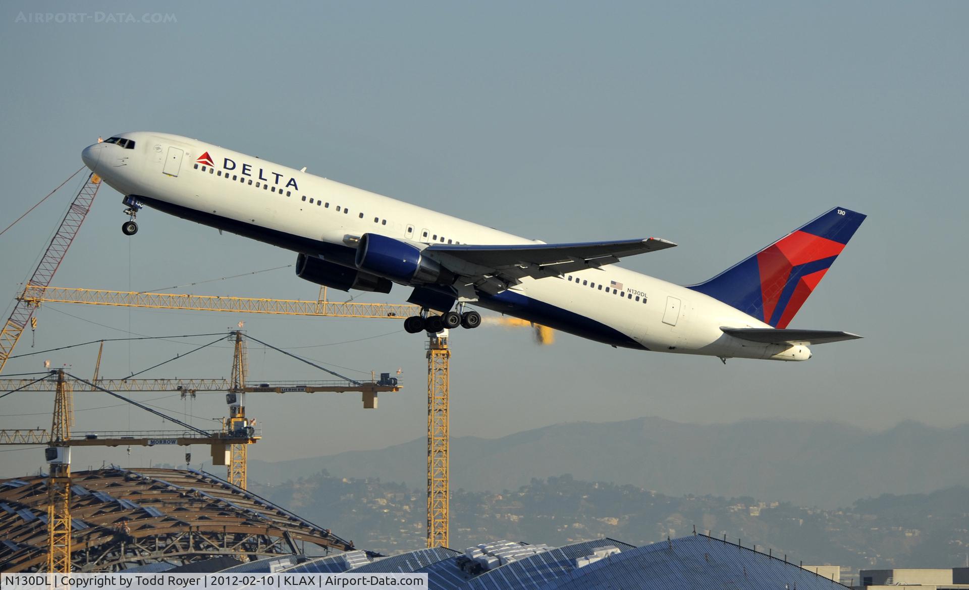 N130DL, 1988 Boeing 767-332 C/N 24080, Departing LAX on 25R