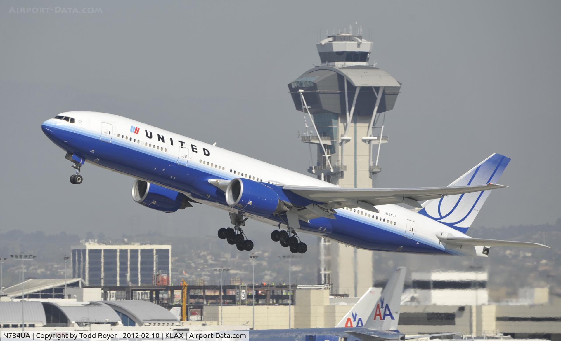 N784UA, 1997 Boeing 777-222/ER C/N 26951, Departing LAX on 25R