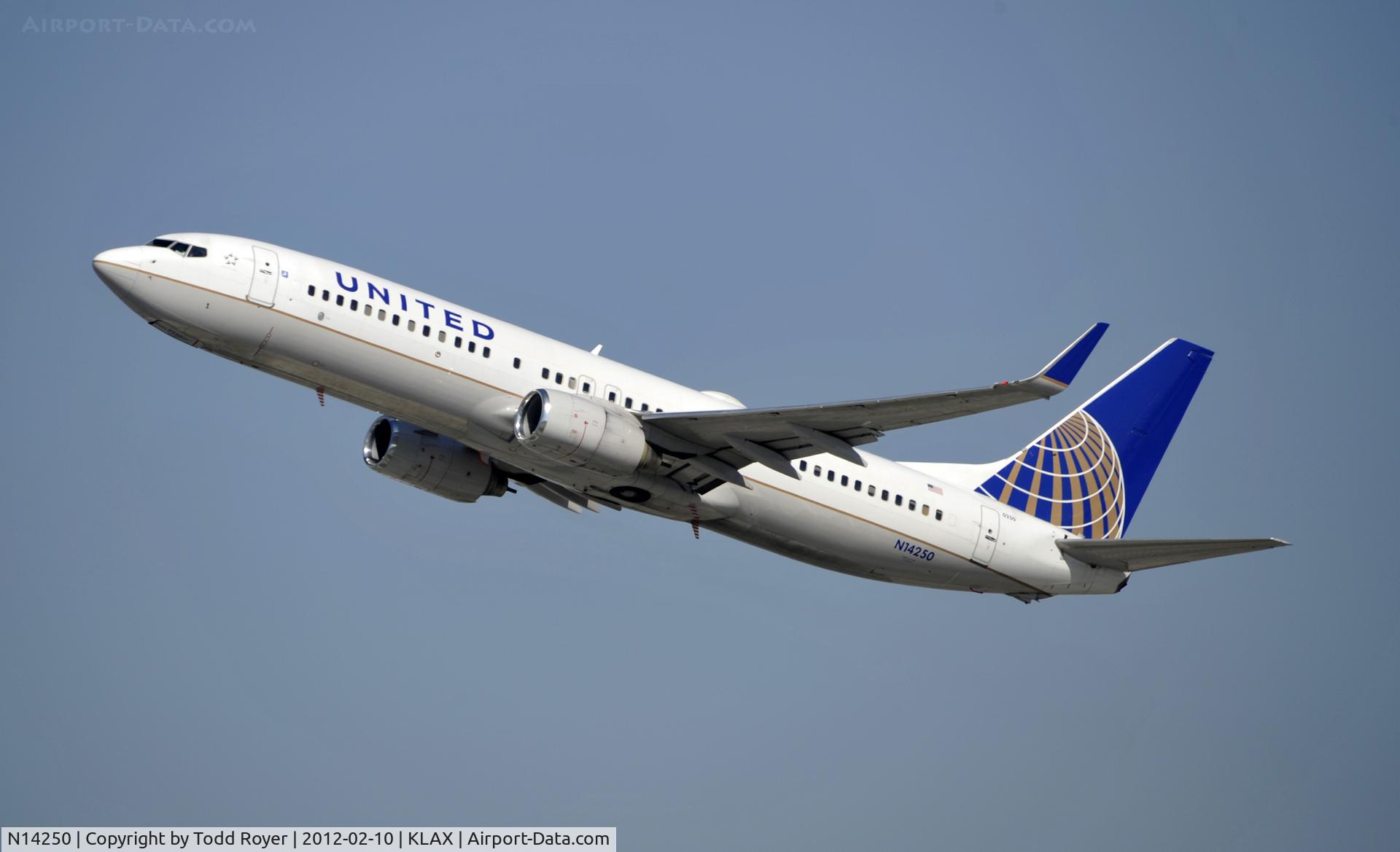 N14250, 1999 Boeing 737-824 C/N 28957, Departing LAX on 25R