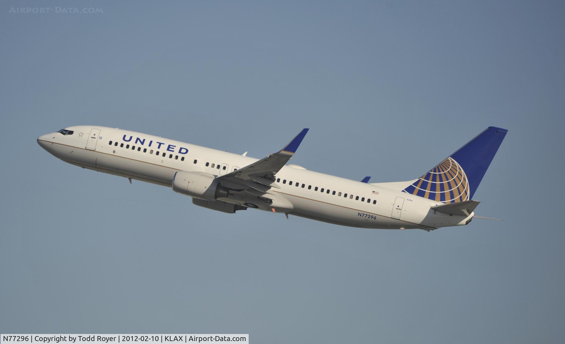 N77296, 2005 Boeing 737-824 C/N 34002, Departing LAX on 25R