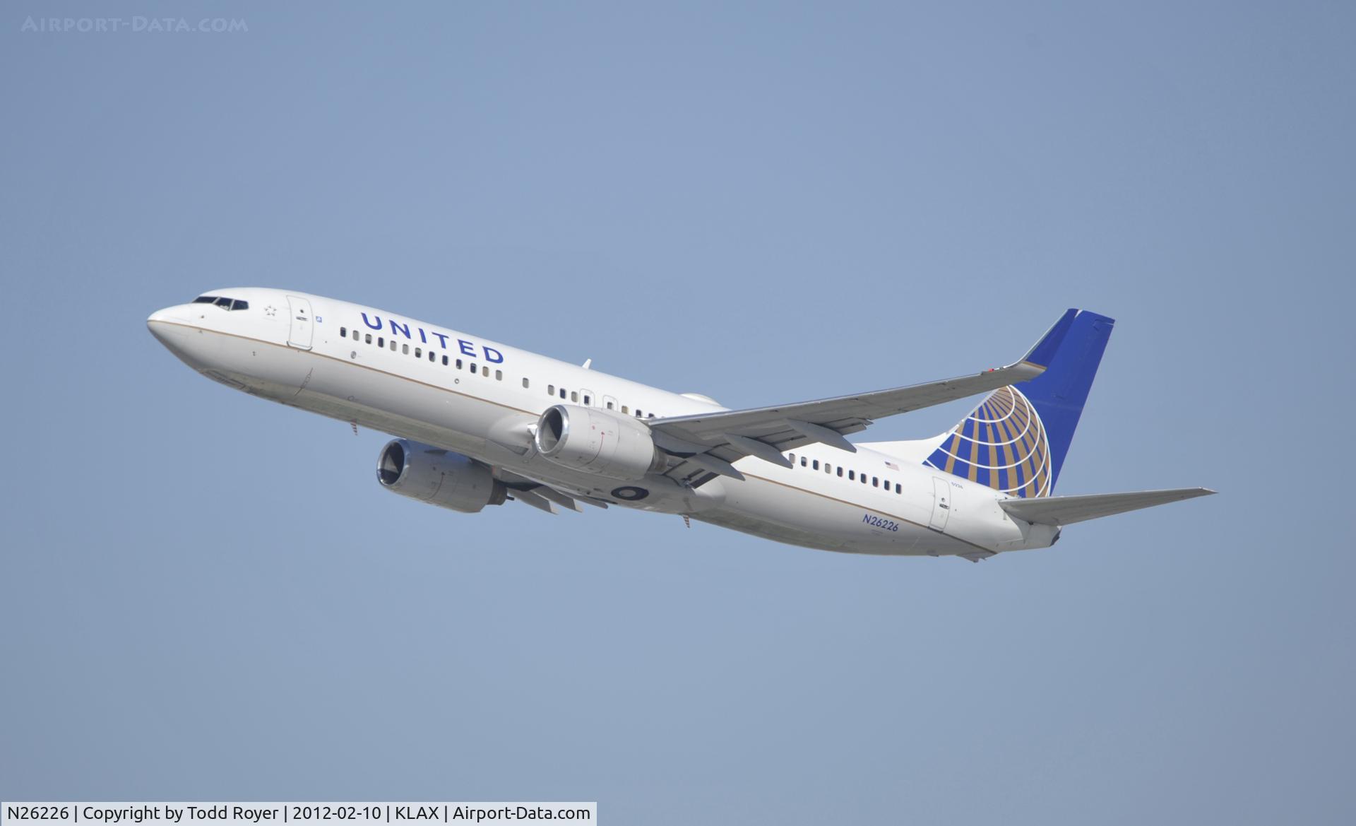 N26226, 1998 Boeing 737-824 C/N 28935, Departing LAX on 25R