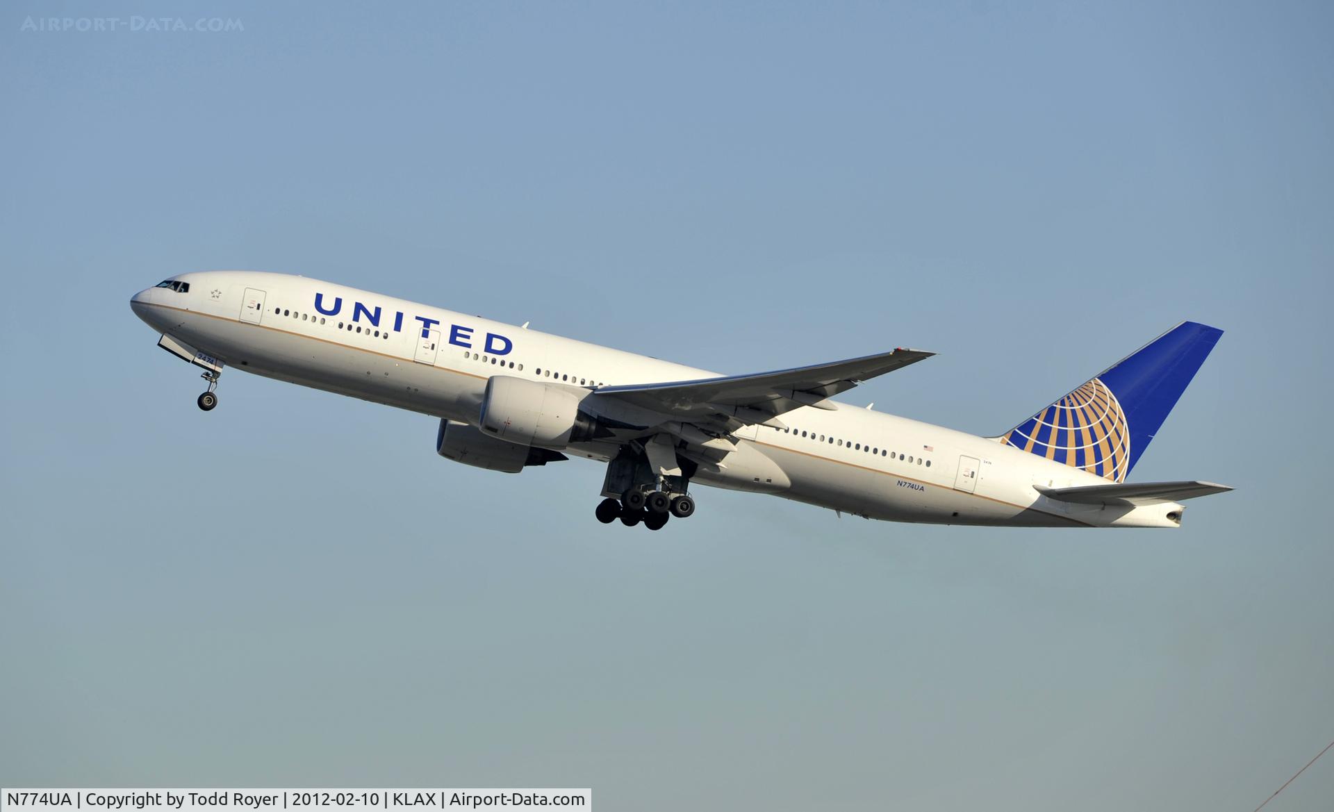 N774UA, 1996 Boeing 777-222 C/N 26936, Departing LAX on 25R