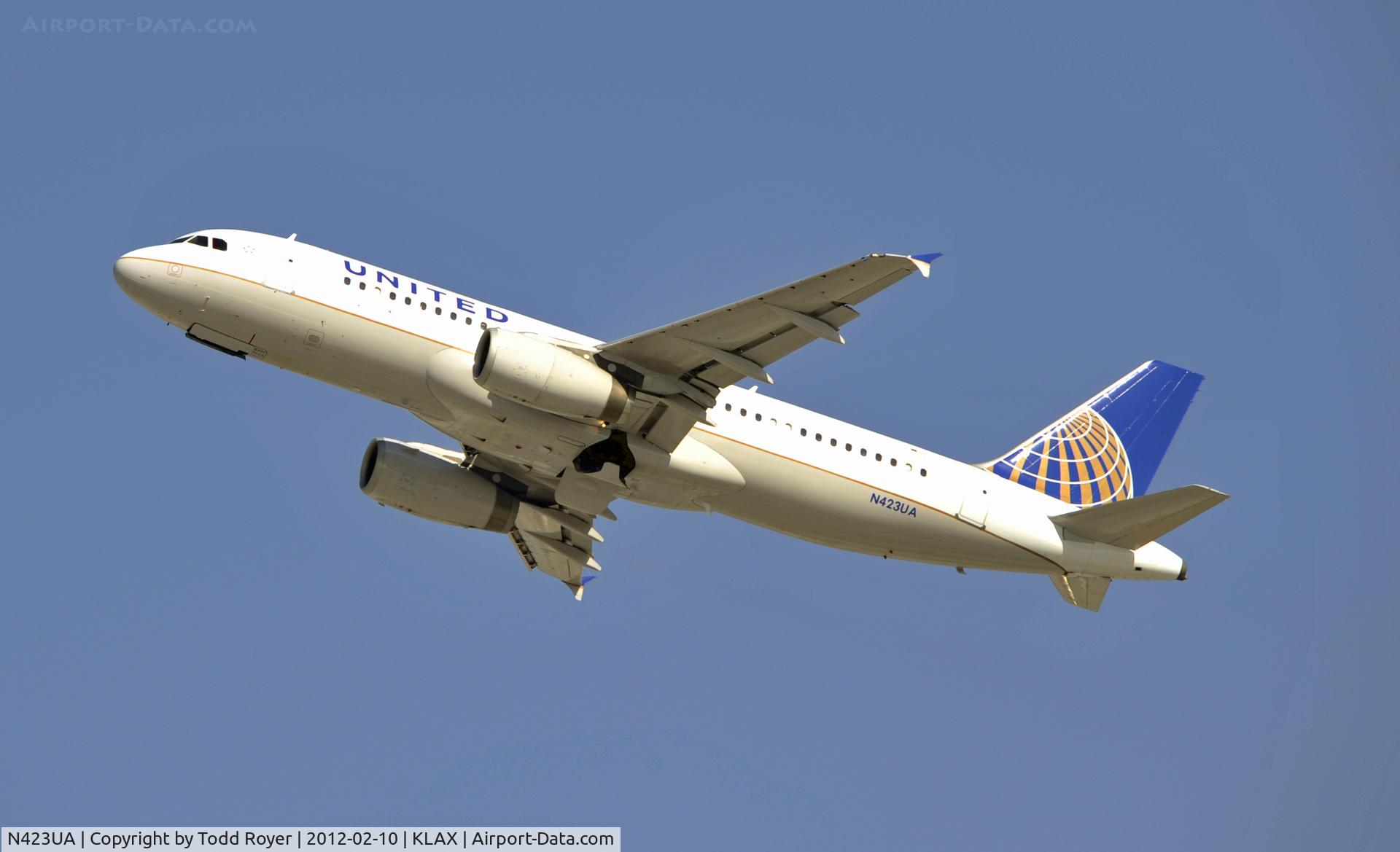 N423UA, 1995 Airbus A320-232 C/N 504, Departing LAX on 25R