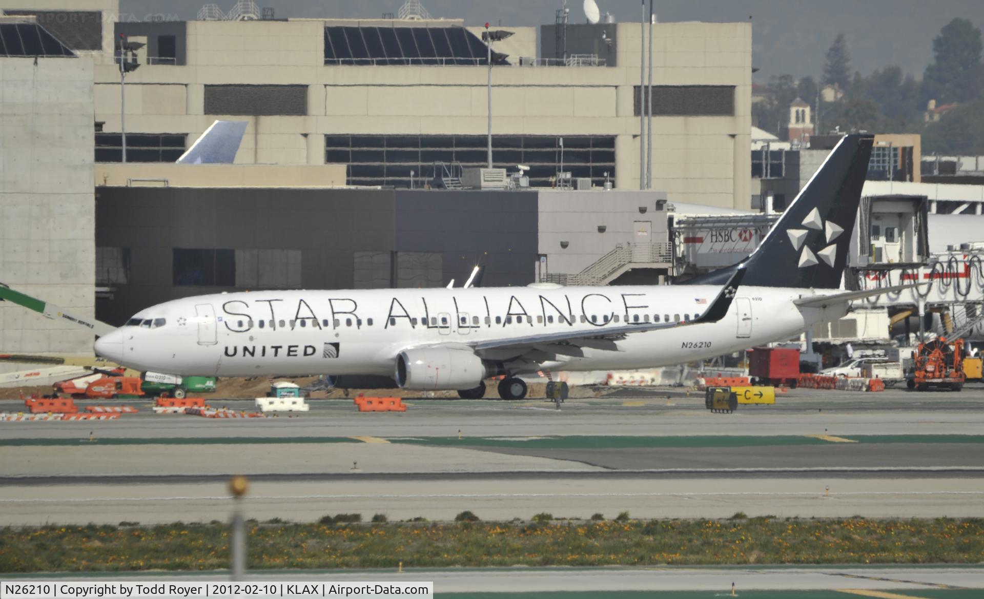 N26210, 1998 Boeing 737-824 C/N 28770, Taxiing for departure