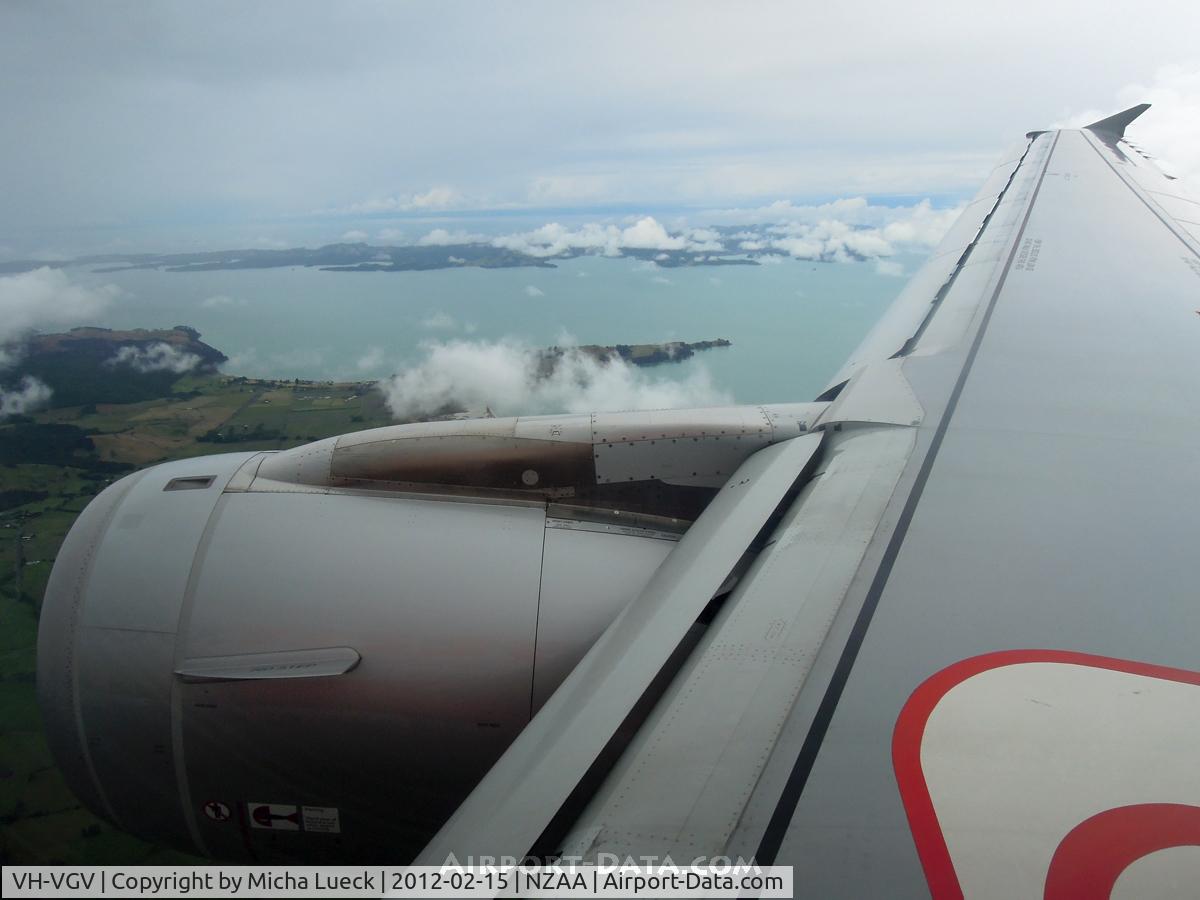 VH-VGV, 2010 Airbus A320-232 C/N 4229, On approach to Auckland