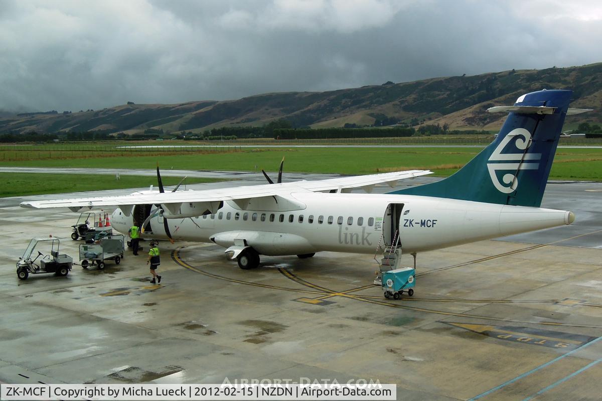 ZK-MCF, 1999 ATR 72-212A C/N 600, At Dunedin