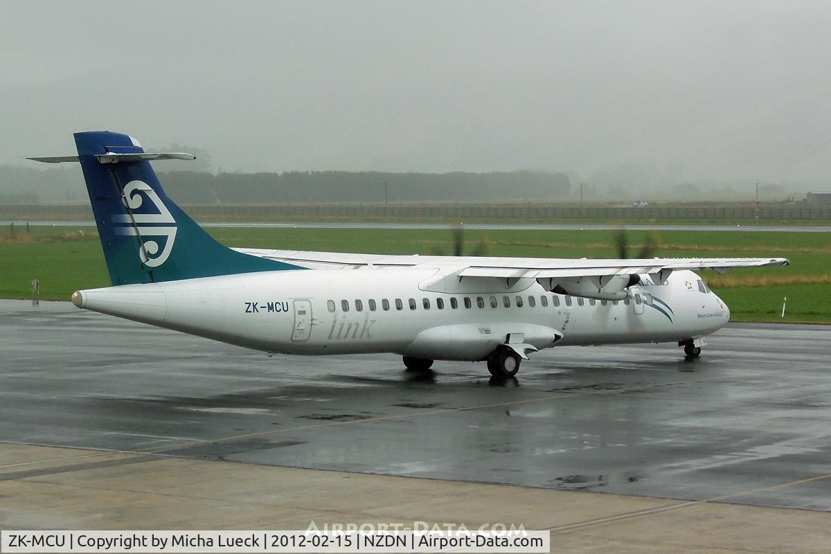 ZK-MCU, 2000 ATR 72-212A C/N 632, At Dunedin