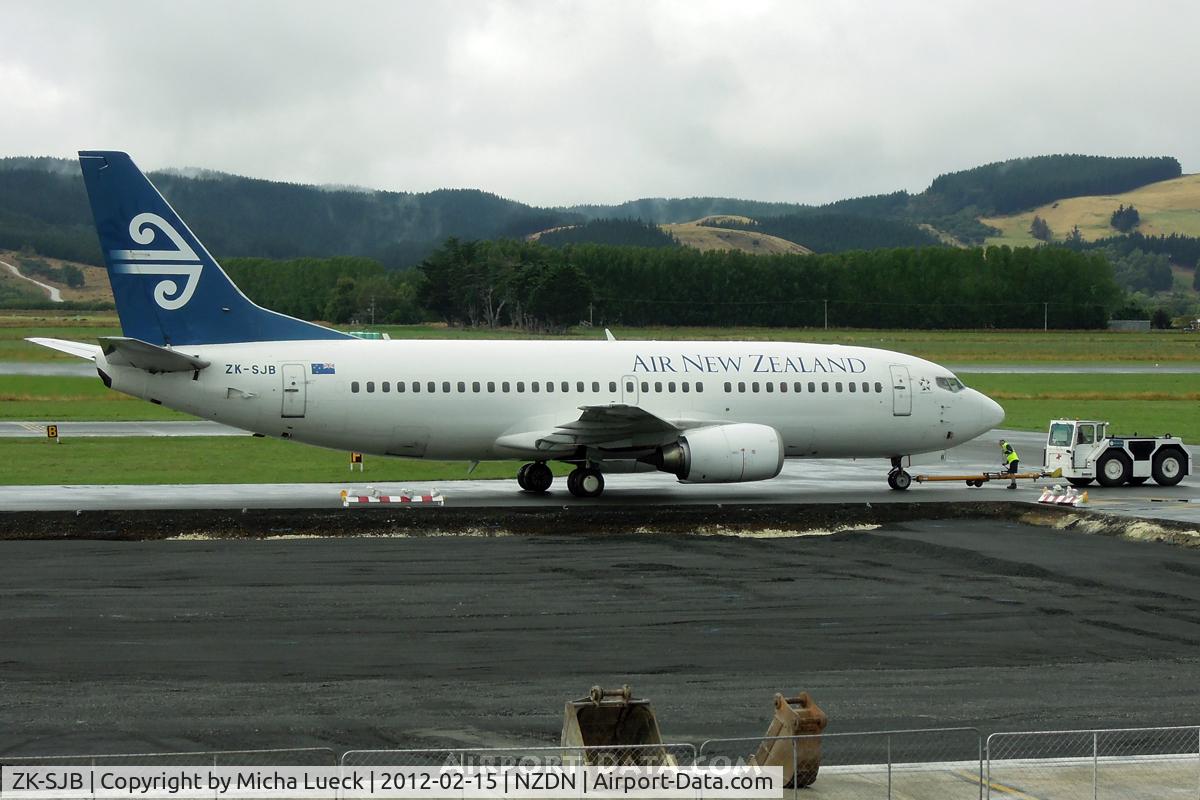 ZK-SJB, 1997 Boeing 737-33R C/N 28868, At Dunedin