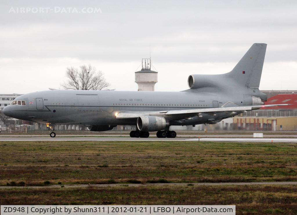 ZD948, 1980 Lockheed L-1011-385-3 TriStar K1 (500) C/N 193V-1157, Lining up rwy 32R for departure after a refuelling...