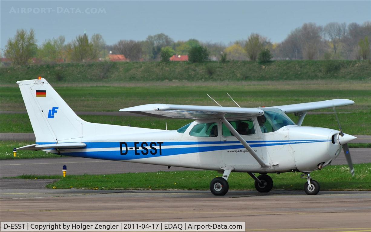 D-ESST, 1978 Cessna 172N C/N 17271634, On sundays they are really busy......