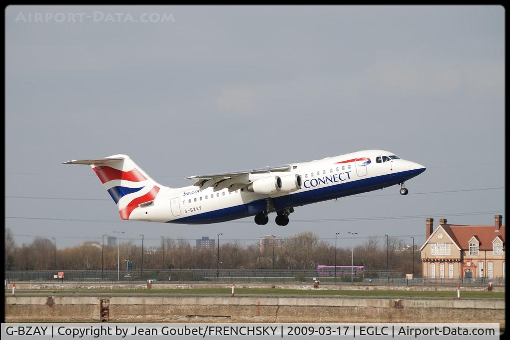 G-BZAY, 2000 British Aerospace Avro 146-RJ100 C/N E3368, take off