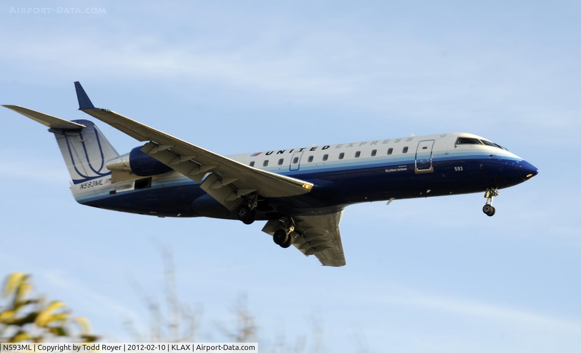 N593ML, 2001 Bombardier CRJ-200ER (CL-600-2B19) C/N 7465, Arriving at LAX on 24R