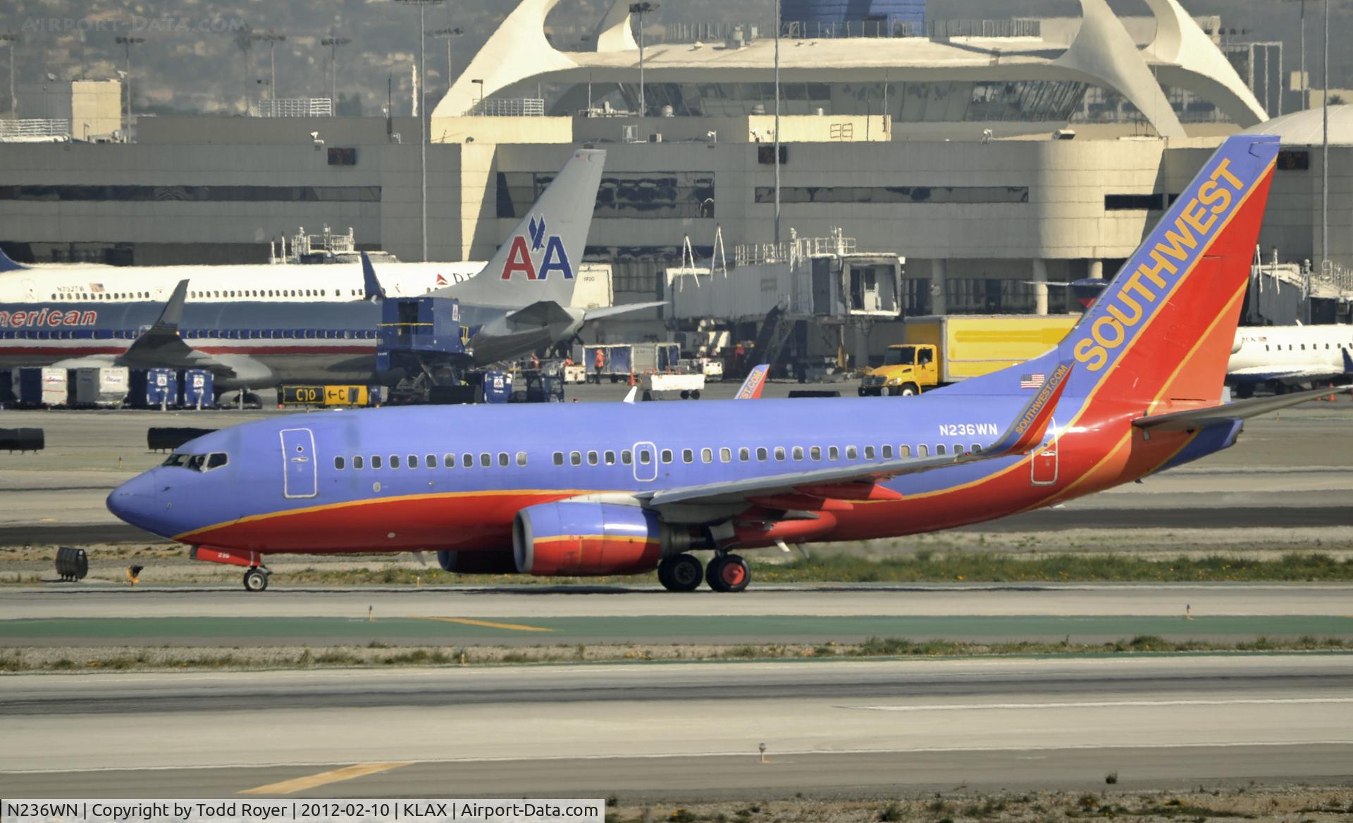 N236WN, 2006 Boeing 737-7H4 C/N 34631, Arrived on 25L