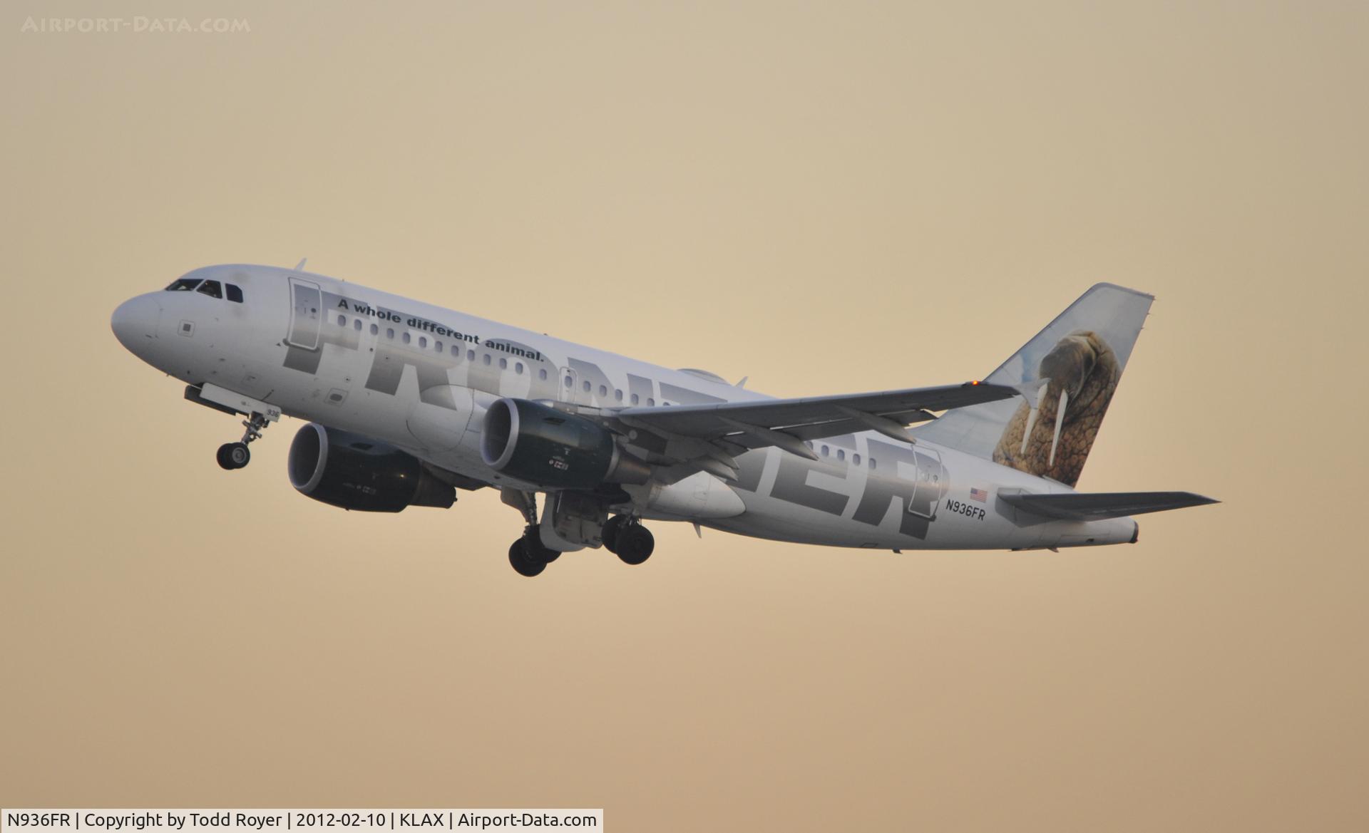 N936FR, 2005 Airbus A319-111 C/N 2392, departing LAX on 25R