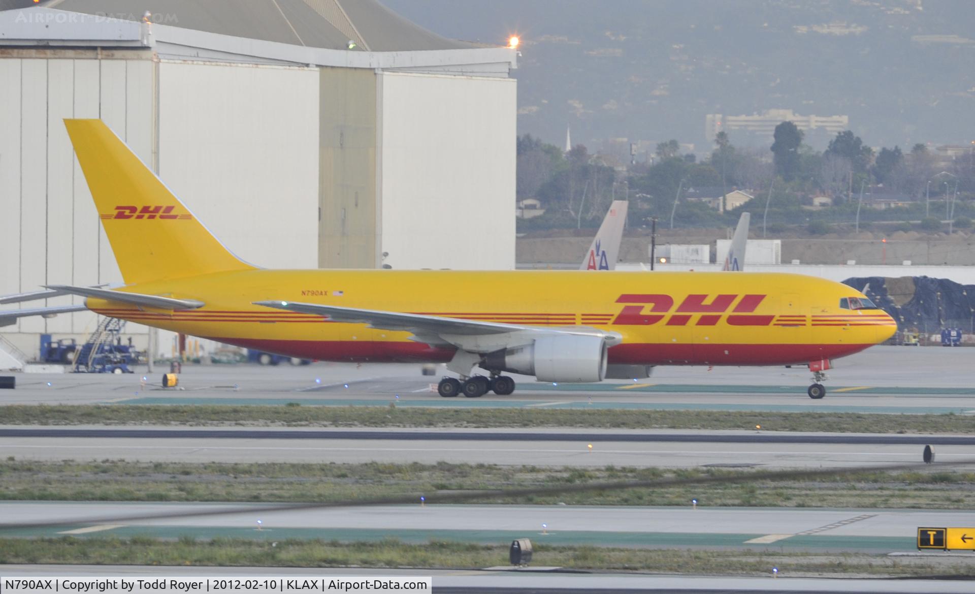 N790AX, 1984 Boeing 767-281 C/N 23140, Taxi to parking