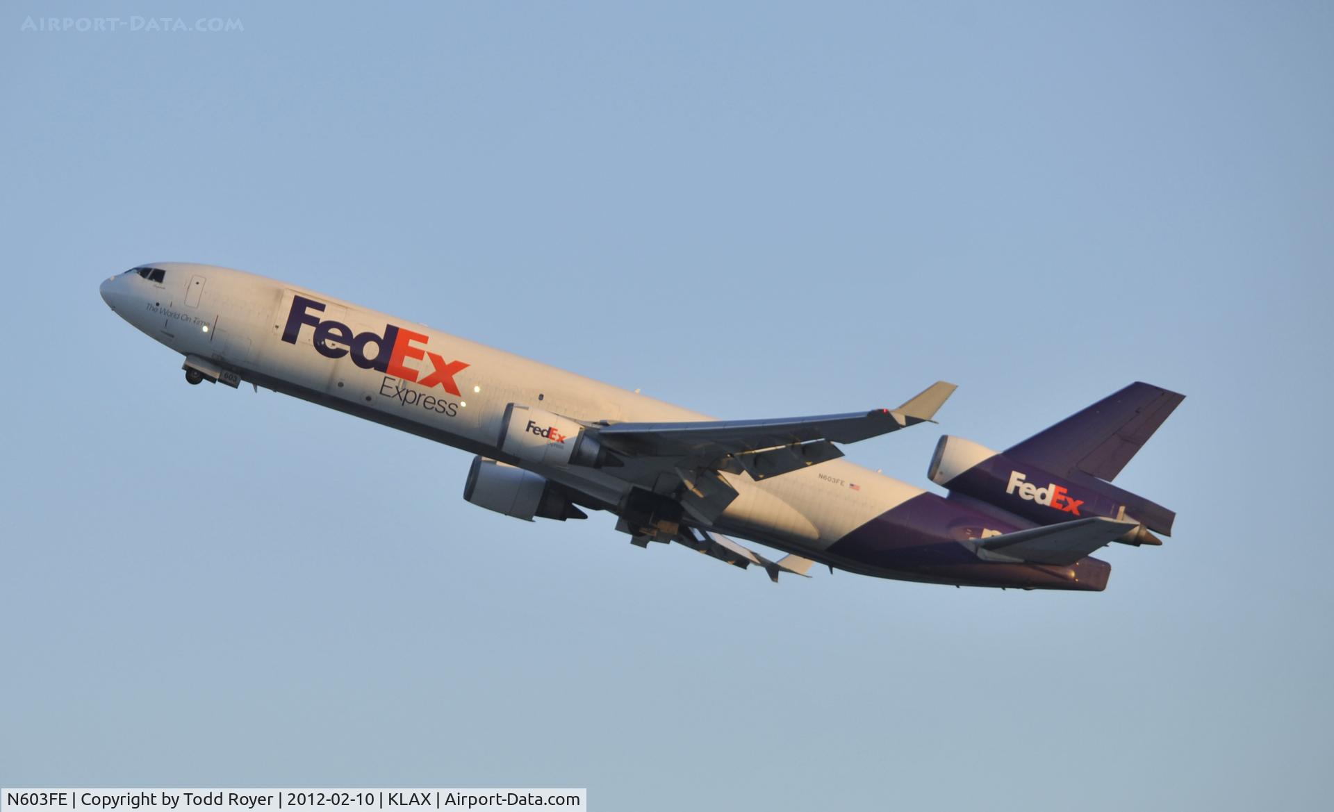 N603FE, 1991 McDonnell Douglas MD-11F C/N 48459, Departing on 25R