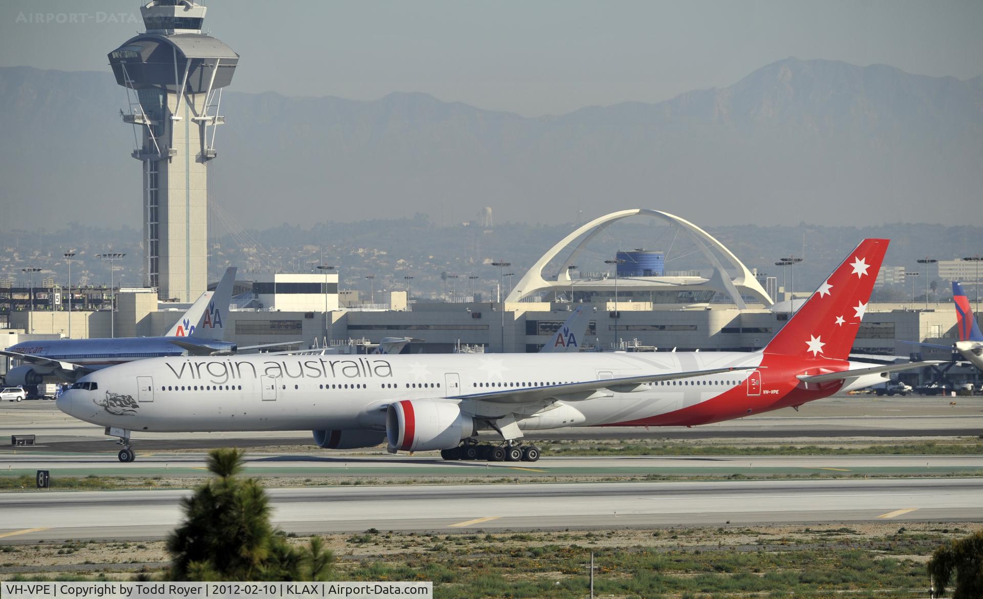 VH-VPE, 2009 Boeing 777-3ZG/ER C/N 37939, Arrived on 25L