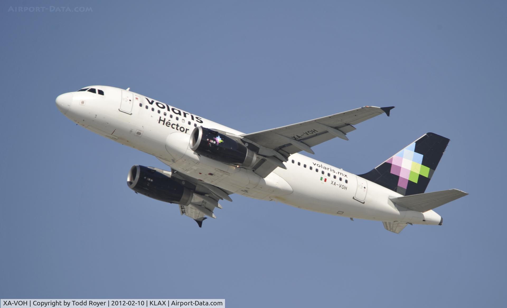 XA-VOH, Airbus A319-133LR C/N 3253, Departing LAX on 25R